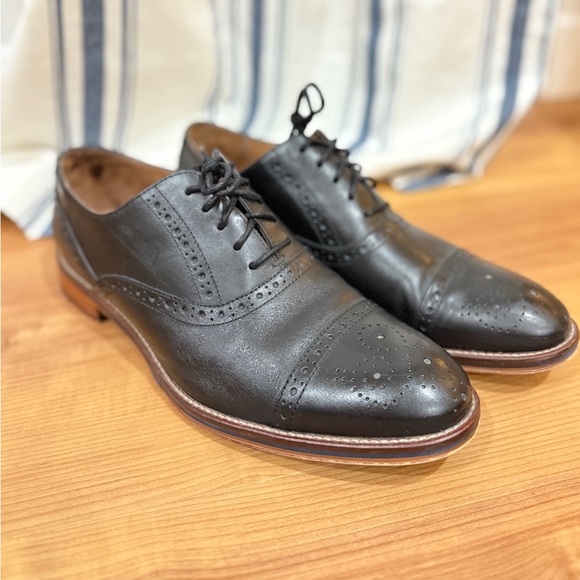 Johnston & Murphy Conard 2.0 Cap Toe Black Leather Oxford Shoes, 9.5 - Picture 2 of 6